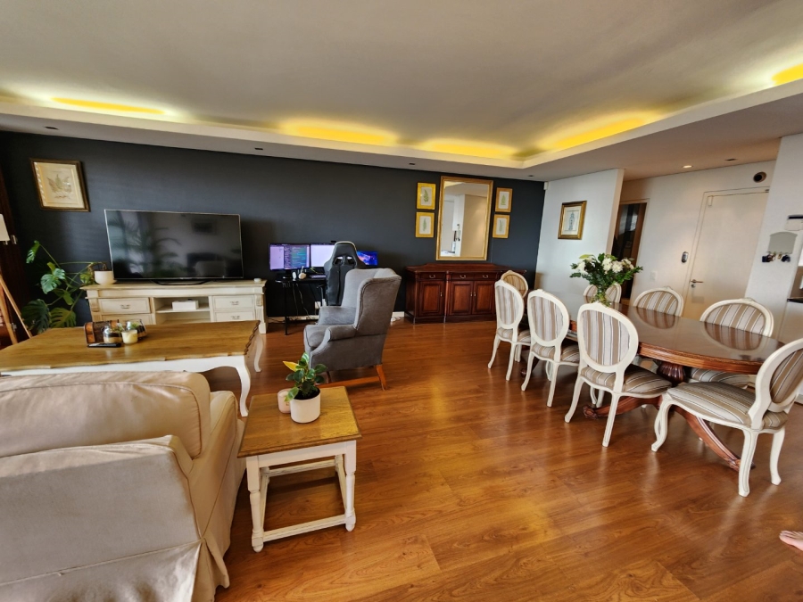 To Let 3 Bedroom Property for Rent in Green Point Western Cape